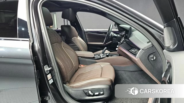 BMW 5 Series (G30) id 3841771 из Кореи 20