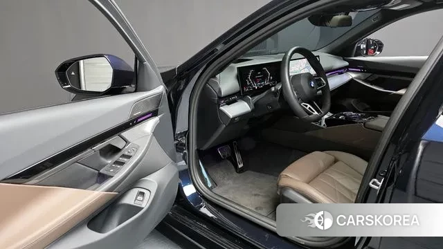 BMW 5 Series (G60) id 3725788 из Кореи 20