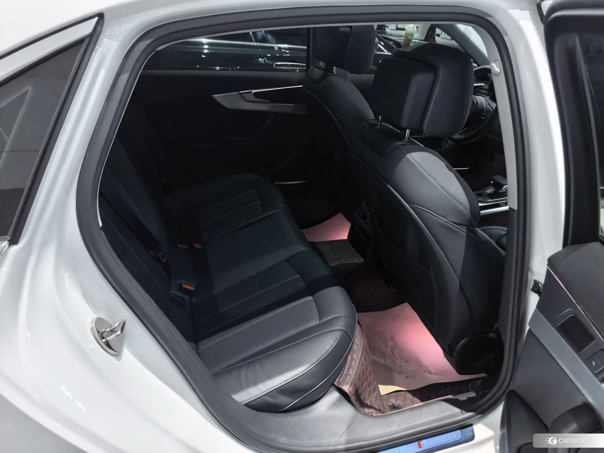 Audi A4L id 4486183 из Китая 17
