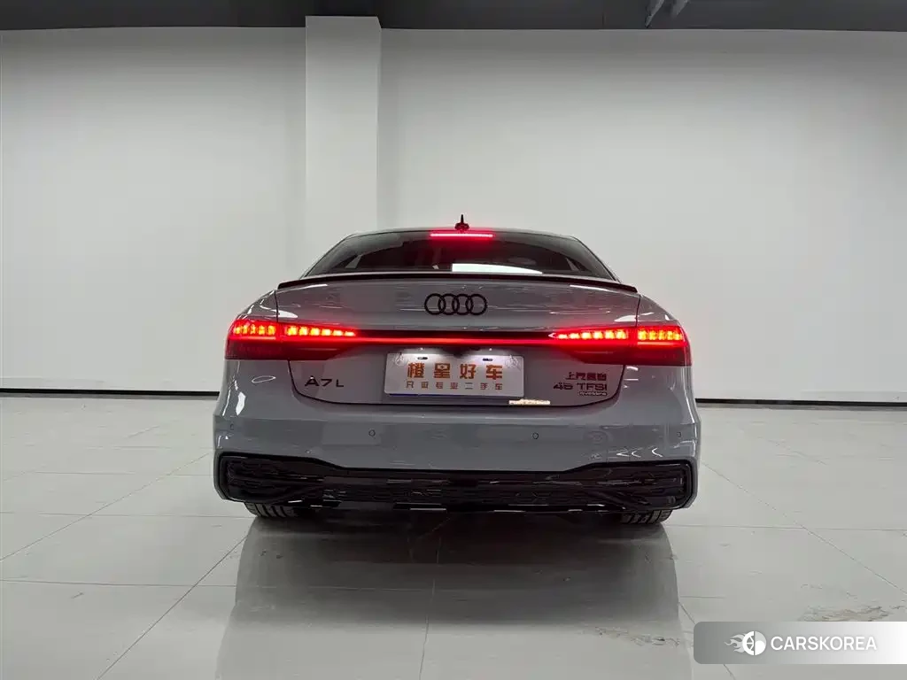 Audi A7L id 4546582 из Китая 17