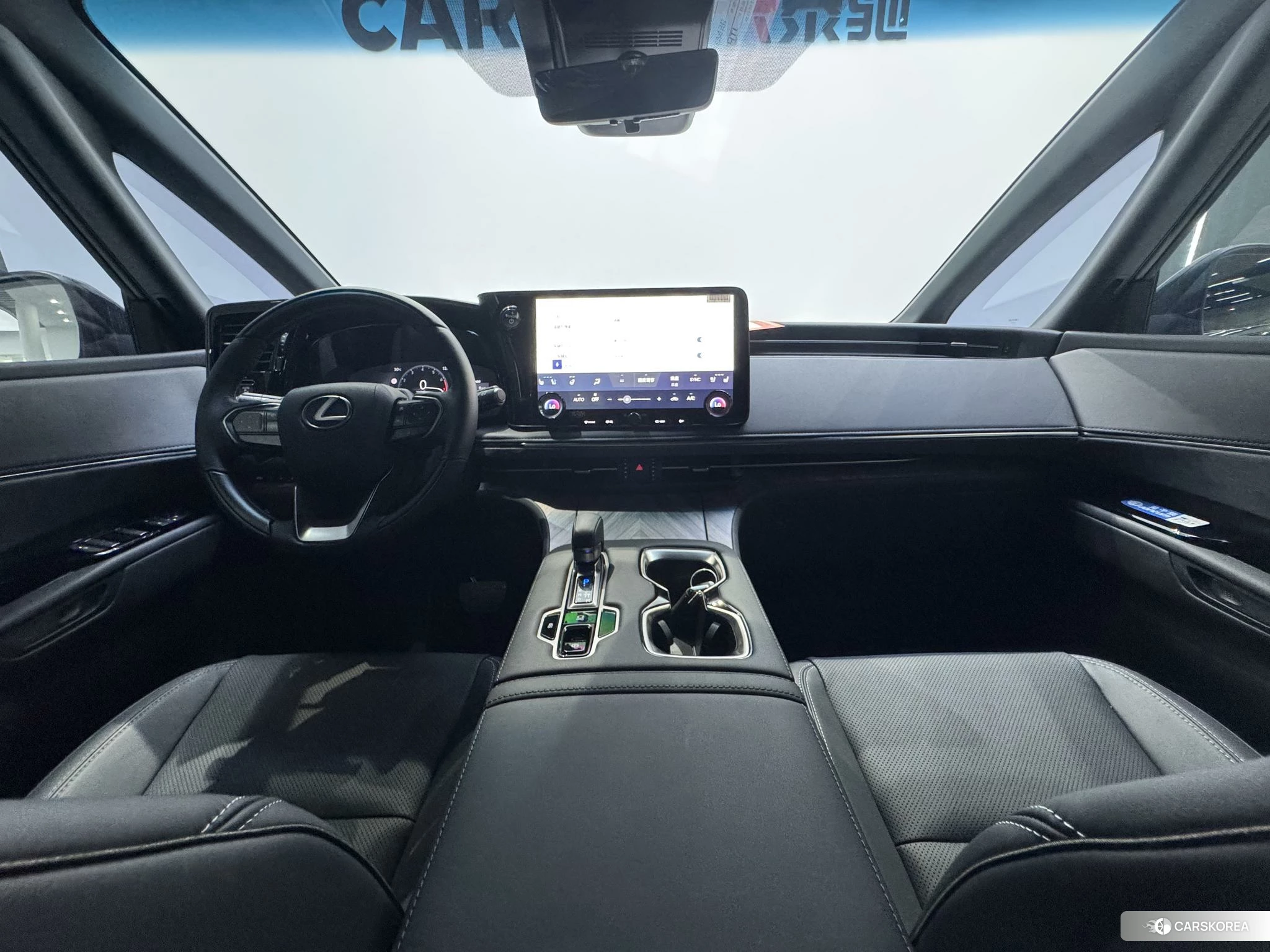 Lexus LM id 4452582 из Китая 13