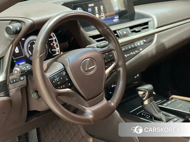 Lexus ES id 4254685 из Китая 19