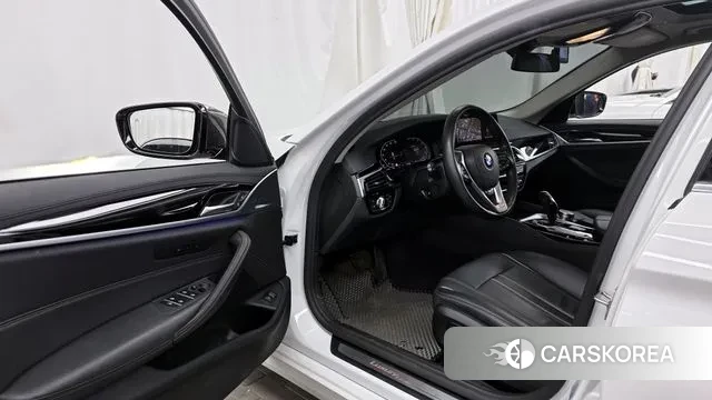 BMW 5 Series (G30) id 3778612 из Кореи 20