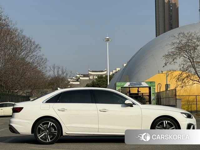 Audi A4L id 4300988 из Китая 15