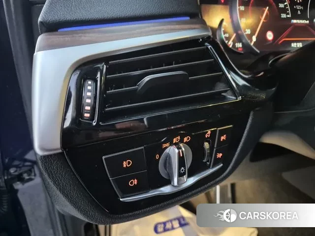 BMW 5 Series (G30) id 3593290 из Кореи 19