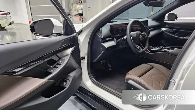 BMW 5 Series (G60) id 3393610 из Кореи 20