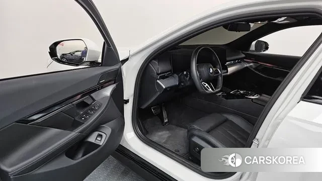 BMW 5 Series (G60) id 3750999 из Кореи 20