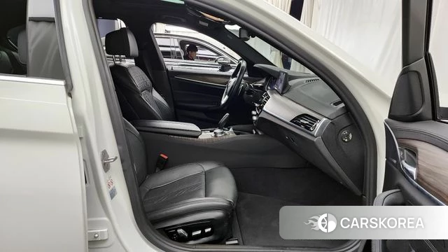 BMW 5 Series (G30) id 4203982 из Кореи 36