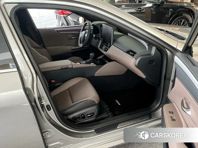 Lexus ES id 4259682 из Китая 10
