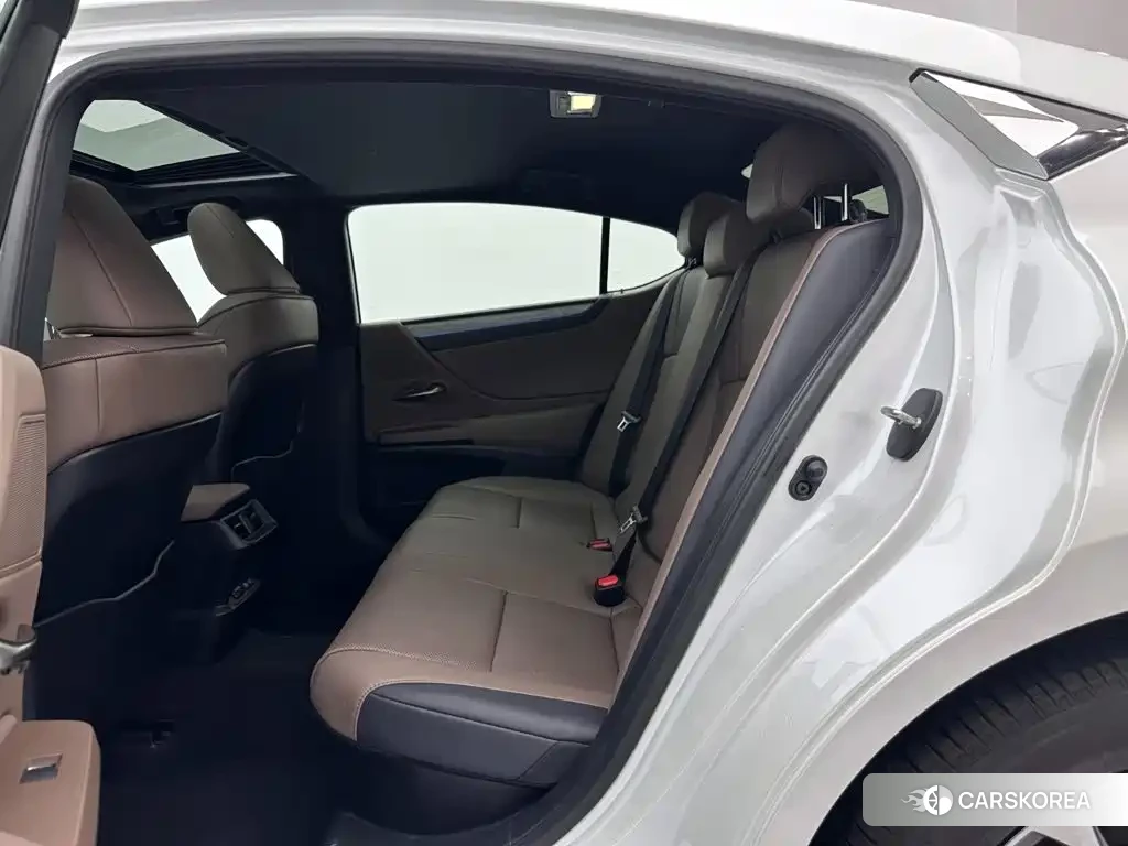 Lexus ES id 4629052 из Китая 31