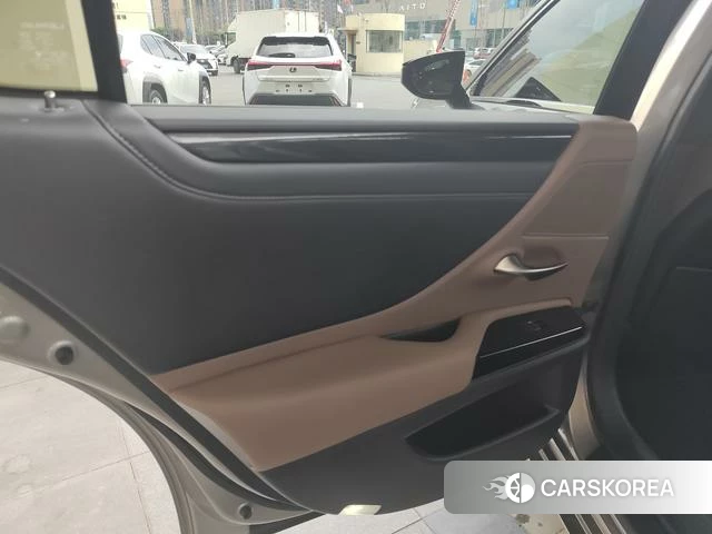 Lexus ES id 4329018 из Китая 16