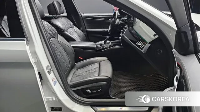 BMW 5 Series (G30) id 3607307 из Кореи 20