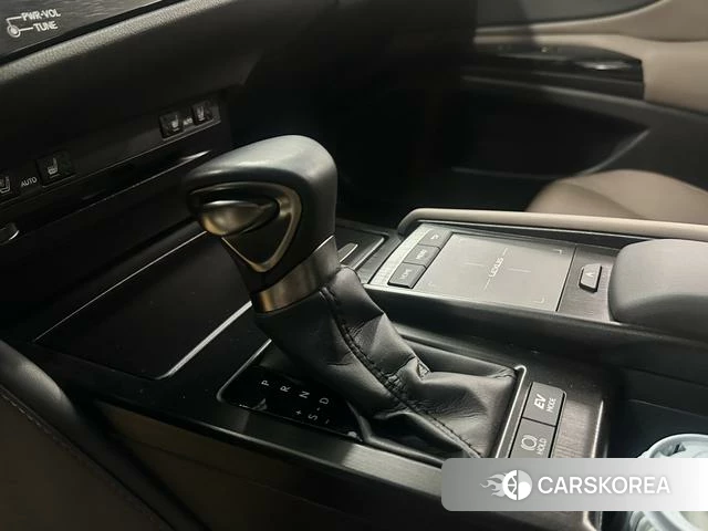 Lexus ES id 4279267 из Китая 21