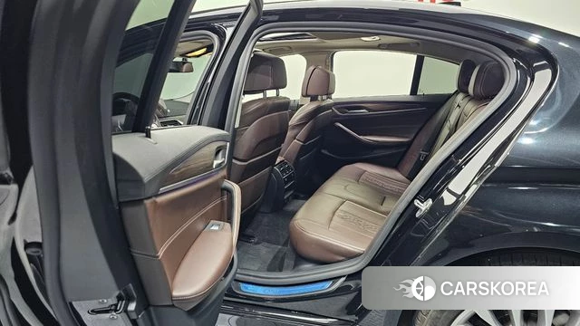 BMW 5 Series (G30) id 4937125 из Кореи 32