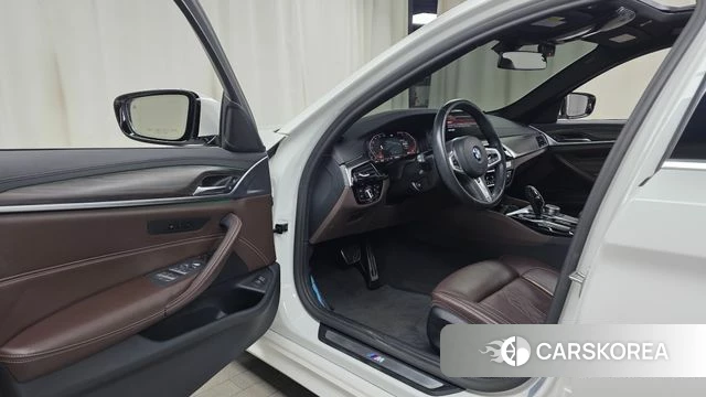 BMW 5 Series (G30) id 3844346 из Кореи 20