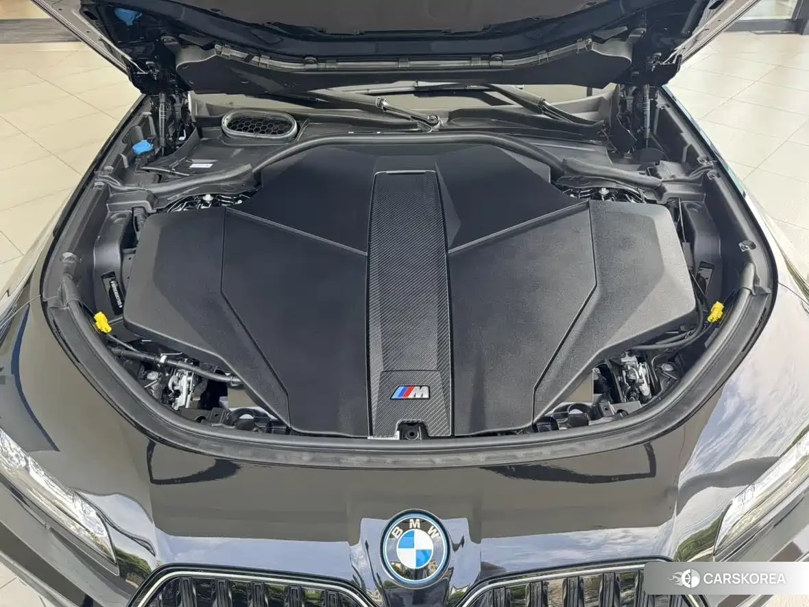 BMW i7 M70L id 4559768 из Китая 21