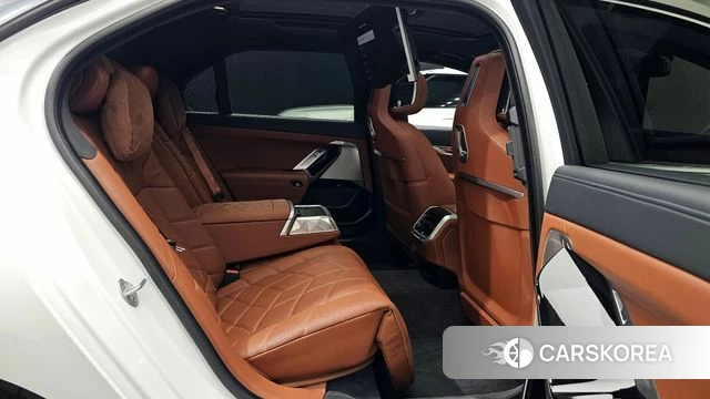 BMW 7 Series (G70) id 4329434 из Кореи 32