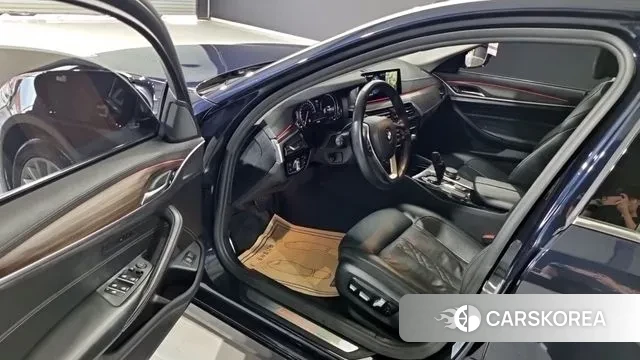 BMW 5 Series (G30) id 3107166 из Кореи 19