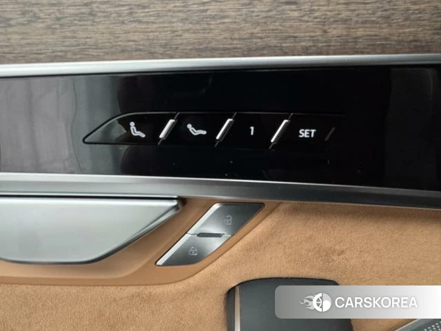 Audi A8 id 4272143 из Китая 22