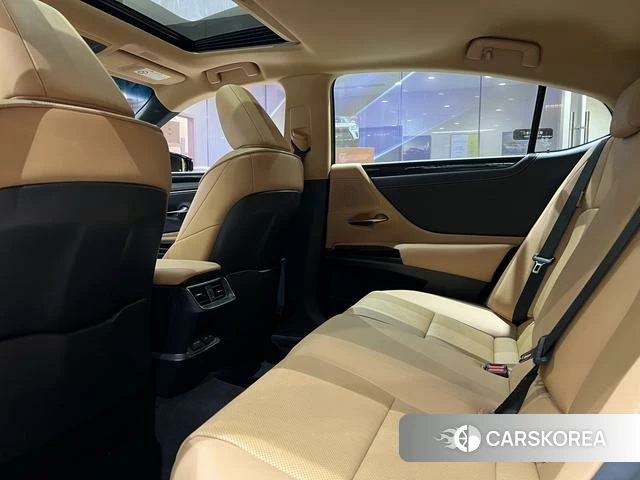 Lexus ES id 4276296 из Китая 17