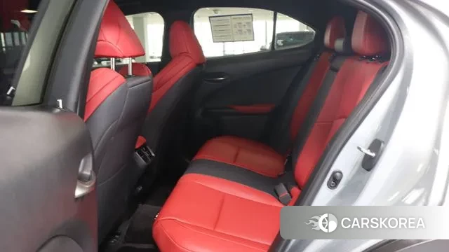 Lexus UX300h id 3496742 из Кореи 17