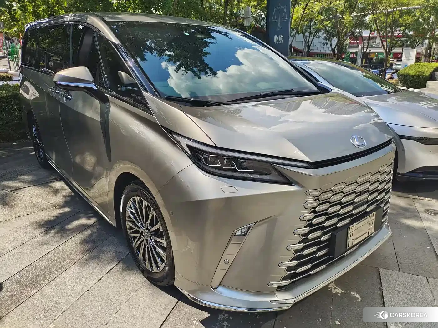 Lexus LM id 4565235 из Китая 11