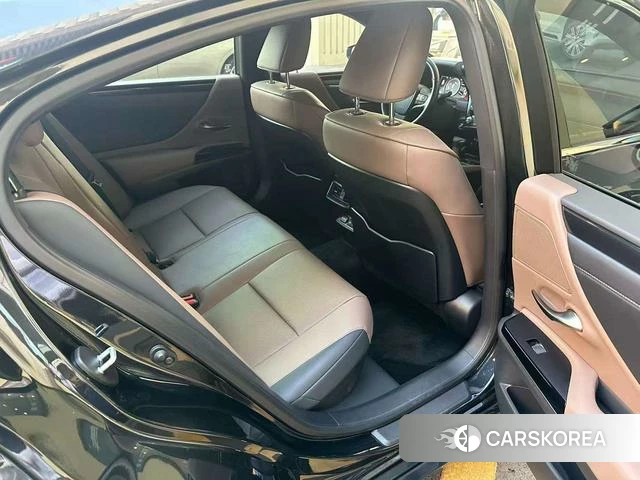 Lexus ES id 4307685 из Китая 24