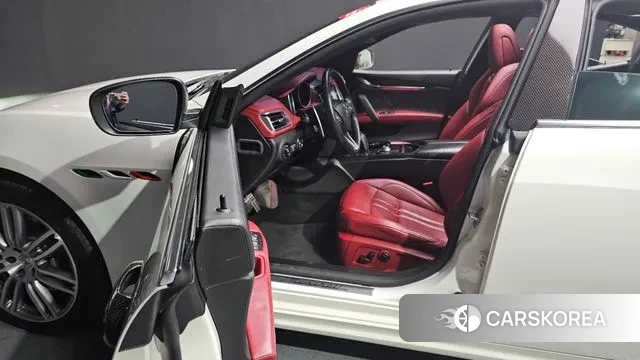 Maserati Ghibli id 3708936 из Кореи 20