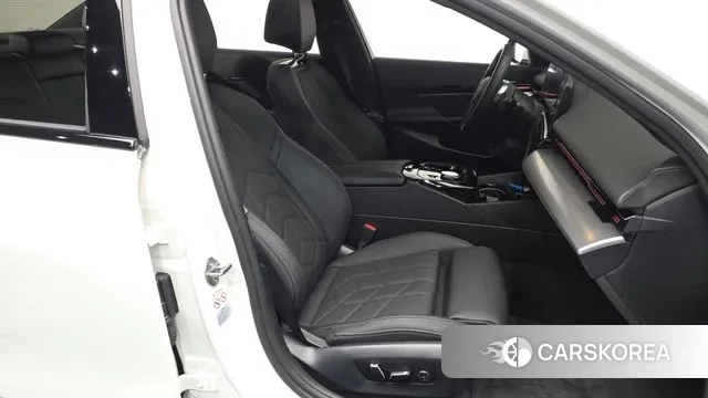 BMW 5 Series (G60) id 3544657 из Кореи 20