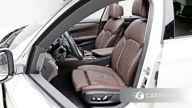 BMW 5 Series (G30) id 3058249 из Кореи 20