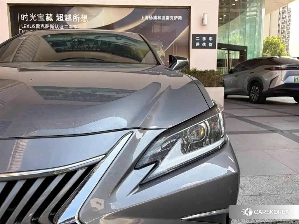 Lexus ES id 4576834 из Китая 15