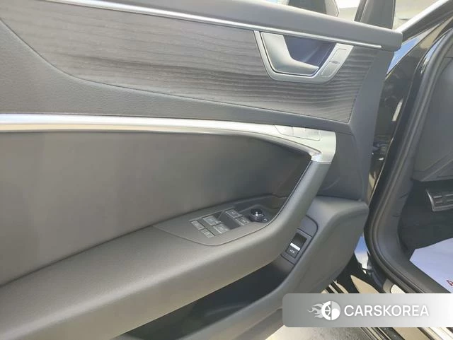 Audi A6L id 4297791 из Китая 17