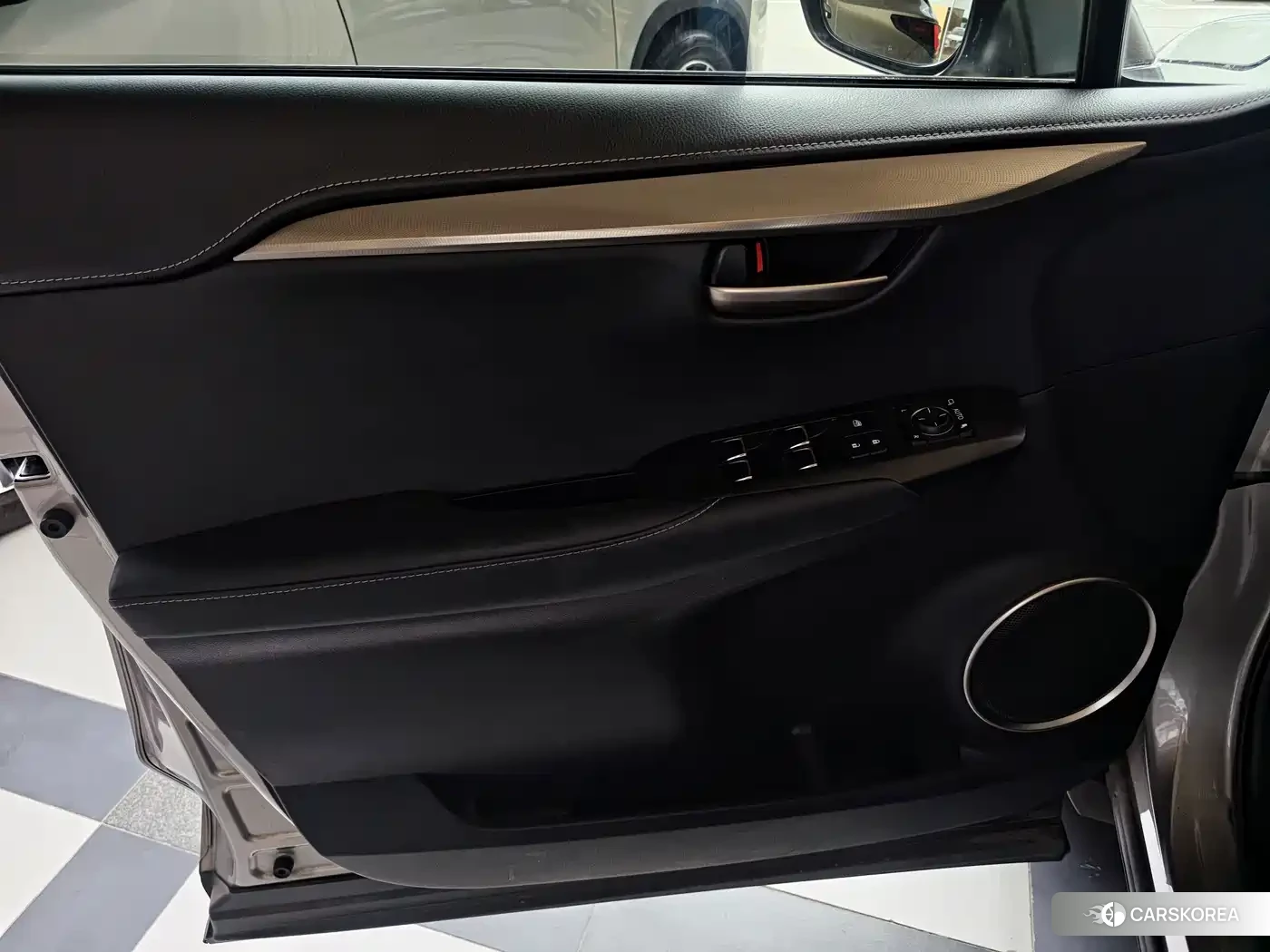 Lexus NX id 4649250 из Китая 20