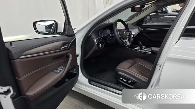 BMW 5 Series (G30) id 3696505 из Кореи 20