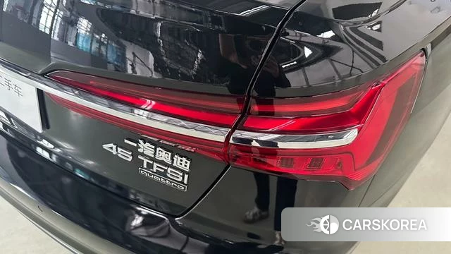 Audi A6L id 4279072 из Китая 18