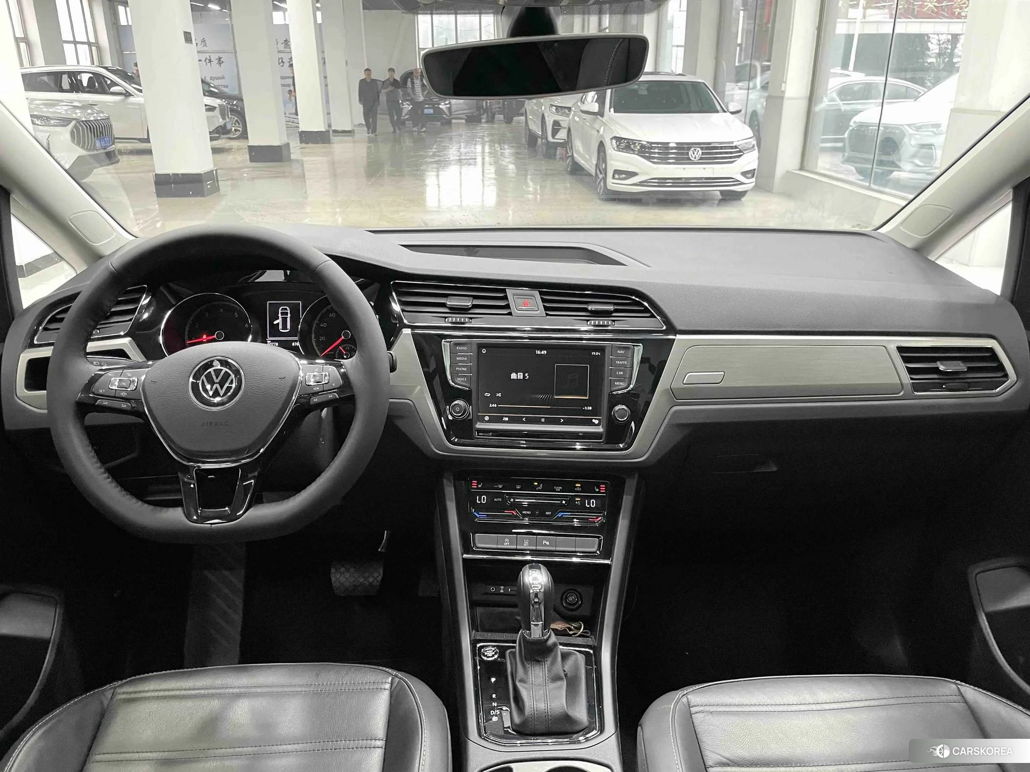 Volkswagen Touran L id 4461728 из Китая 20