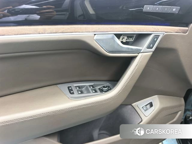 Volkswagen Touareg id 4215123 из Китая 16