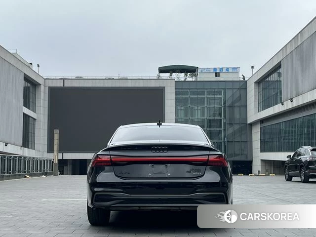 Audi A7L id 4274043 из Китая 16