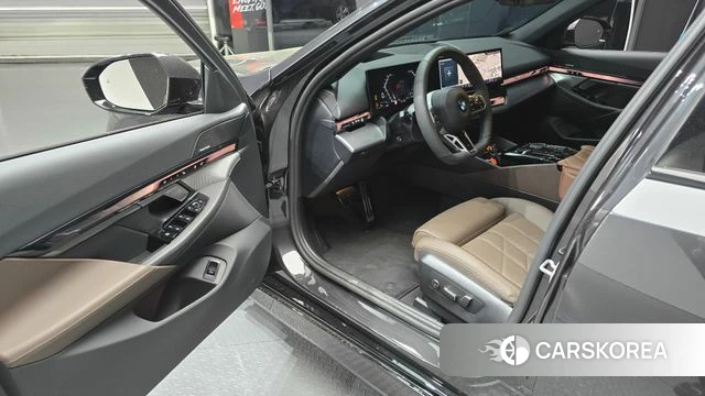 BMW 5 Series (G60) id 4200694 из Кореи 31