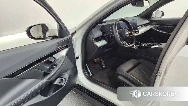 BMW 5 Series (G60) id 4201148 из Кореи 36