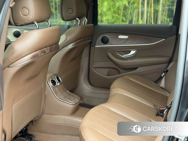 Mercedes-Benz E-class id 4333893 из Китая 10