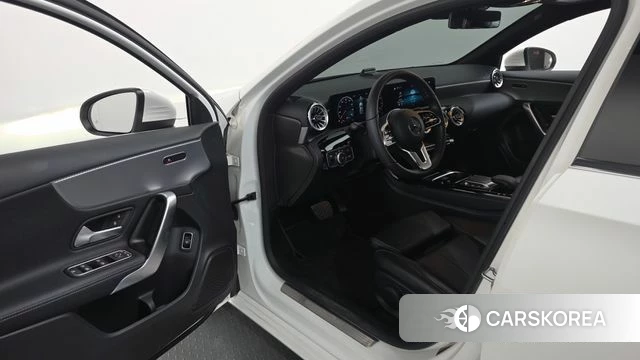 Mercedes-Benz A-Class W177 id 4687860 из Кореи 31