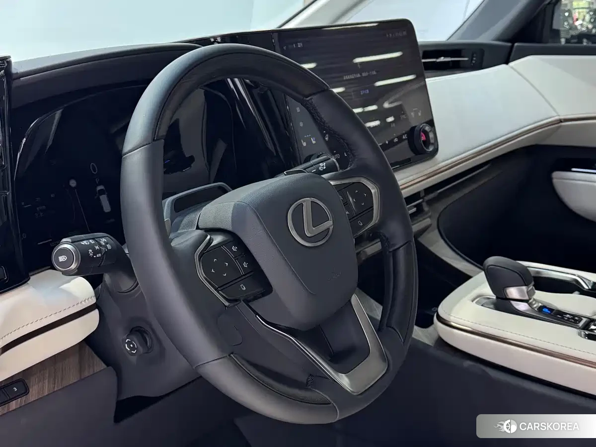 Lexus LM id 4685866 из Китая 20