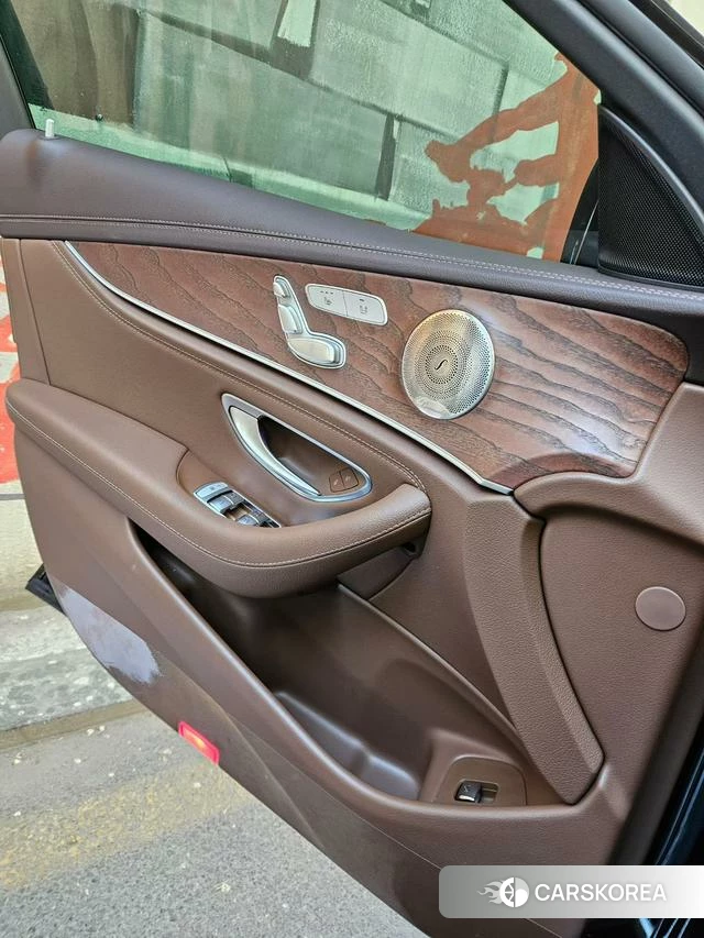 Mercedes-Benz E-class id 4297683 из Китая 10