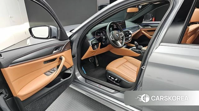 BMW 5 Series (G30) id 4337532 из Кореи 33