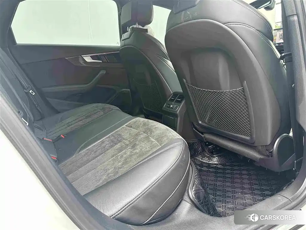 Audi A4L id 4554071 из Китая 11