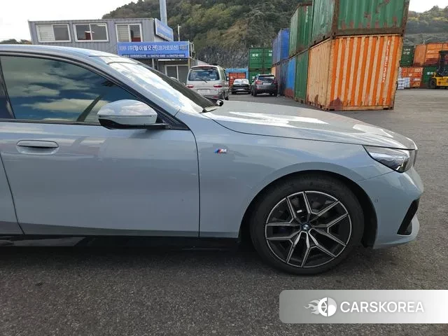 BMW 5 Series (G60) id 3471829 из Кореи 12