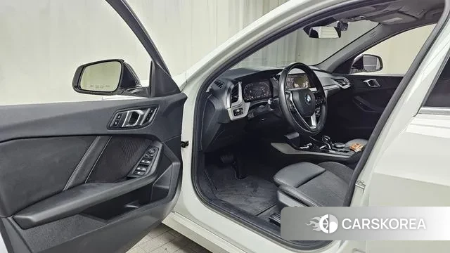 BMW 1 Series (F40) id 3530308 из Кореи 20