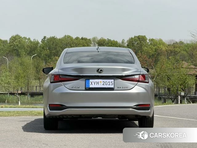 Lexus ES id 4359522 из Китая 19