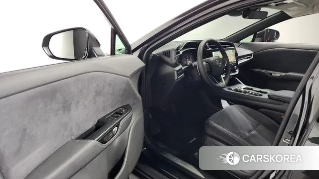 Lexus RZ450e id 3241220 из Кореи 20